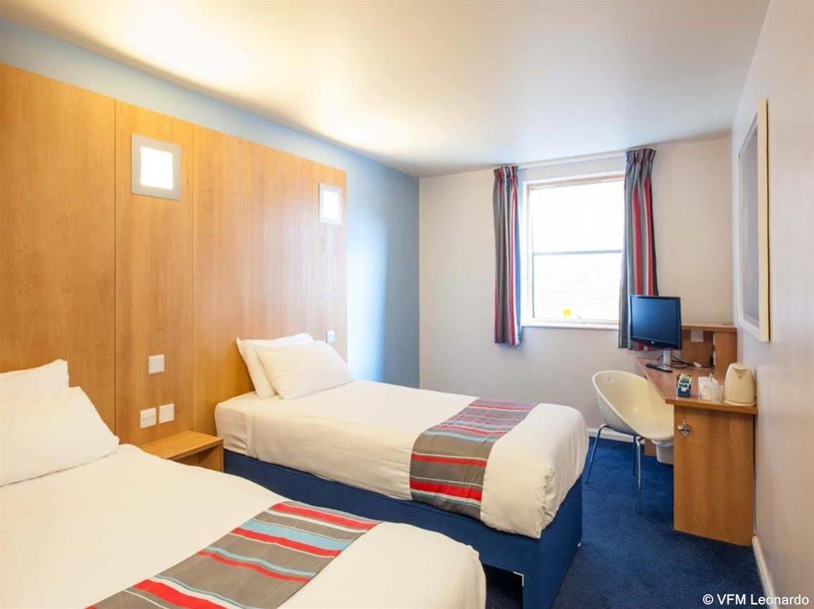 Ramada Encore York Exterior foto
